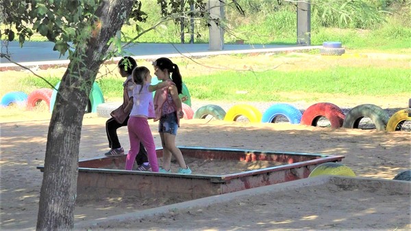 Establecen una “escuela para padres” en la Colonia Neuland