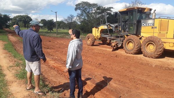 Reparan caminos rurales en San Pedro | Paraguay en Noticias