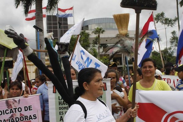 Recomiendan pago de 100% a trabajadoras domésticas
