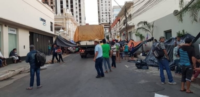HOY / Con 135 hectáreas para 300 familias desactivan uno de los focos de tensión campesina