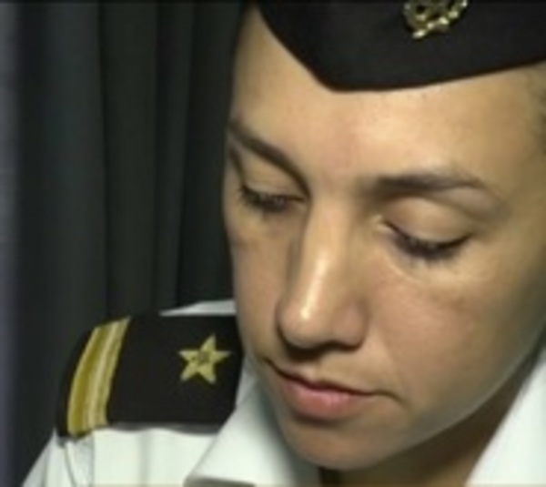 Estado debería pedir disculpas a militar arrestada por amamantar - Paraguay.com