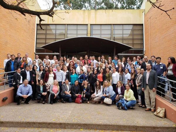 Abren convocatoria de becas para Chile