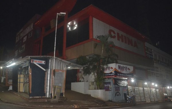 Luego de 49 años, “Casa China SA” cierra sus puertas en Ciudad del Este - Edicion Impresa - ABC Color