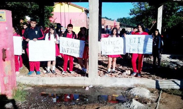 Toma de colegio en Mariano R. Alonso - Edicion Impresa - ABC Color