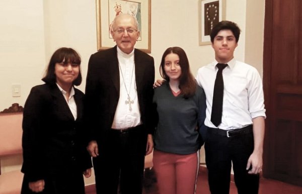 Fenaes recibe apoyo de arzobispo de Asunción - Edicion Impresa - ABC Color
