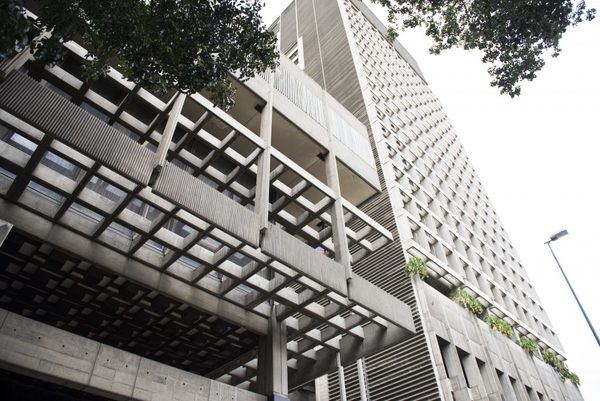 Banco central envía empleados a casa