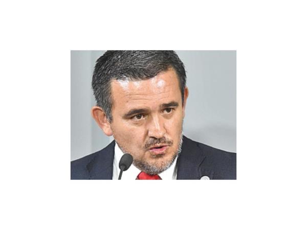 MEC anunció 5.800 contratos interinos como solución parcial