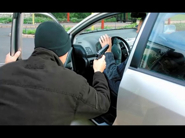 ASALTAN A POLICÍAS Y A UNA MUJER
