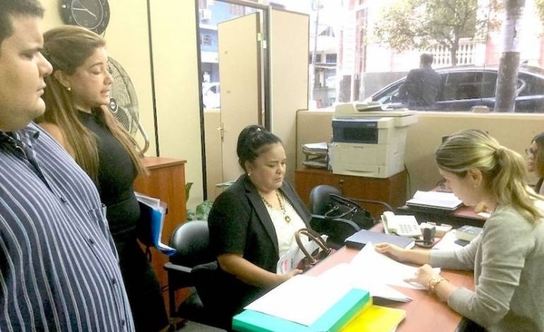 Fiscalía cajonea denuncia de estafa contra Carla Bacigalupo | Paraguay en Noticias 