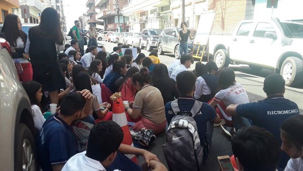 Sentatas en dos importantes colegios capitalinos