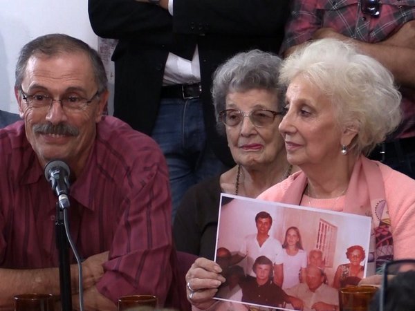 Identifican a la nieta 129 robada en la dictadura argentina