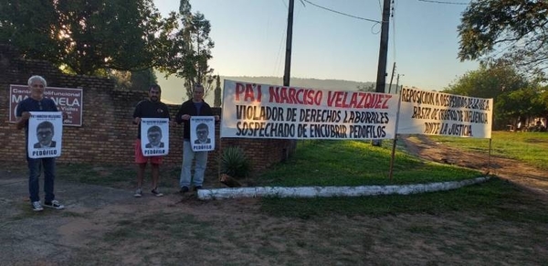 Protesta contra rector de UCA por despidos y supuesta protección a pedófilo | Paraguay en Noticias