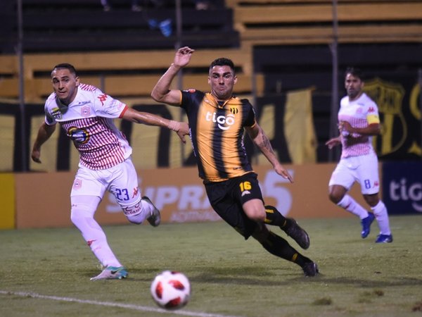 Leiva sufre rotura de ligamentos cruzados