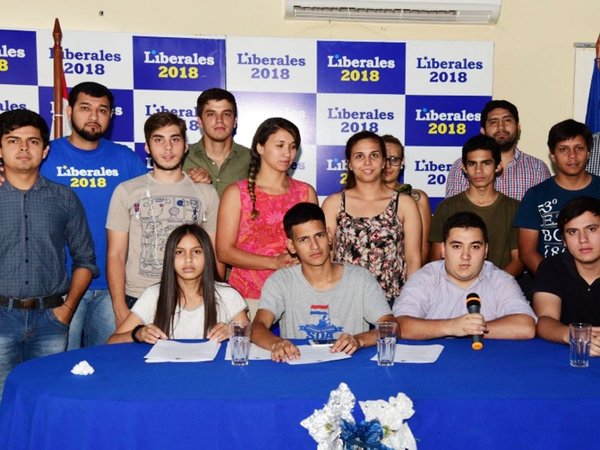 Jóvenes pedirán la expulsión de María Bajac del Senado