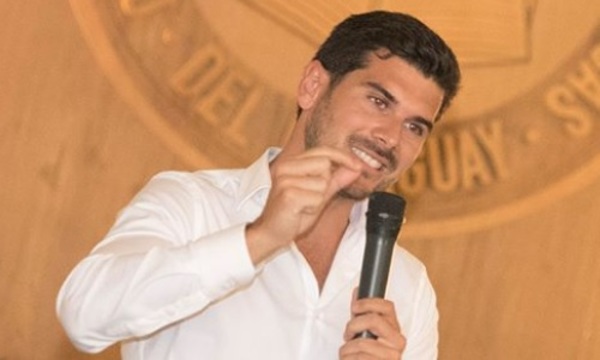 Carlos Viveros como director de un canal