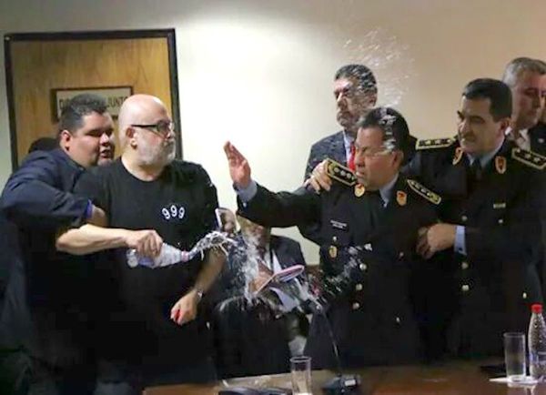 Paraguayo Cubas justifica exabrupto durante sesión para ascenso de policías