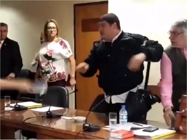 Asistente de Lugo critica a Payo Cubas tras incidentes en el Senado | Paraguay en Noticias