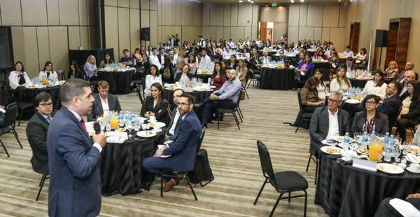Exponen sobre modernización y simplificación tributaria - ADN Paraguayo