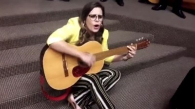 La Particular Protesta De La Diputada Kattya González