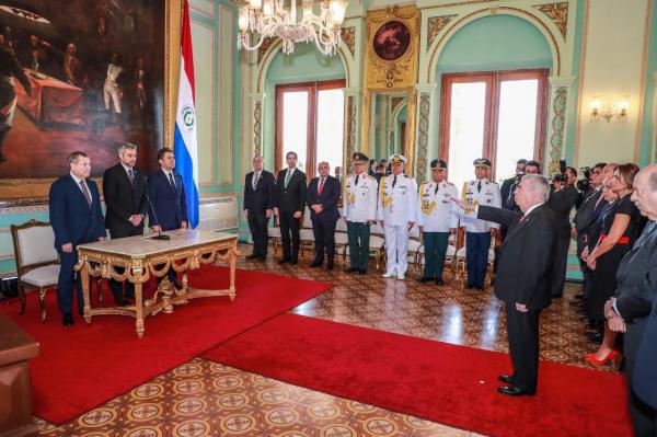 Jefe de Estado tomó juramento a nuevo embajador ante el Brasil