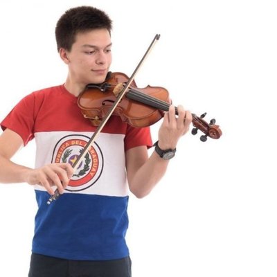 Con su violín en mano, joven artista tocará con gran orquesta en Cancún, México - Periodismo Joven - ABC Color