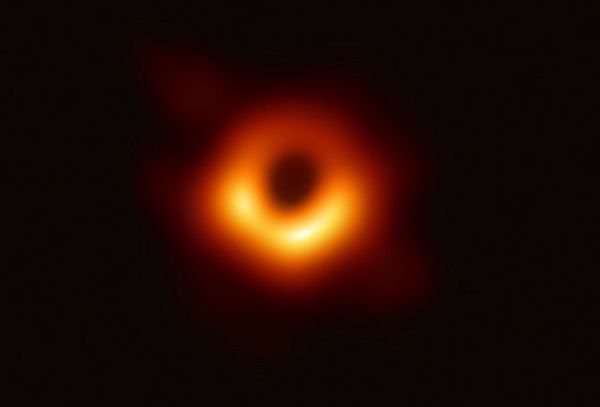 Científicos desvelan la primera imagen de un agujero negro - Ciencia - ABC Color