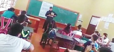 El profe “Vanilla Ice” que enseña a ritmo del rap (video)