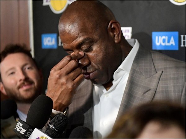 Johnson abandona a Lakers y a James