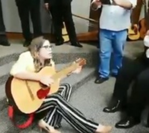 Al son de 'La Chuchi', diputada cuestionó a sus colegas impuntuales - Paraguay.com