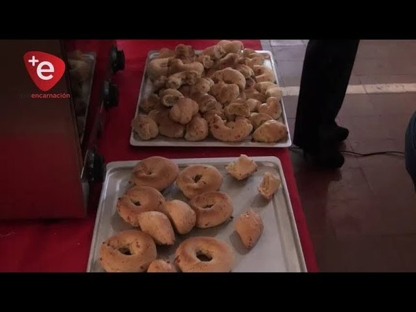 EN SAN JUAN DEL PARANÁ, ENSEÑAN A MUJERES A ELABORAR CHIPA