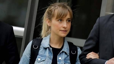 HOY / Allison Mack, de "Smallville" se declara culpable en caso de secta sexual Nxivm