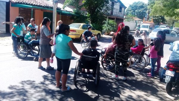 Pacientes de Senadis siguen clamando medicamentos - Nacionales - ABC Color