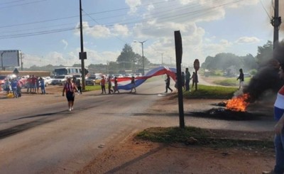 Cierran Ruta Internacional en apoyo a Paraguayo Cubas