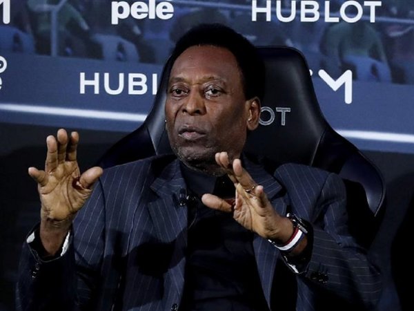 La Conmebol otorga a Pelé su máxima condecoración