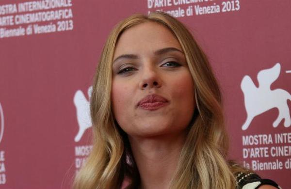 Scarlett Johansson termina en una comisaría por culpa de los paparazzi - C9N