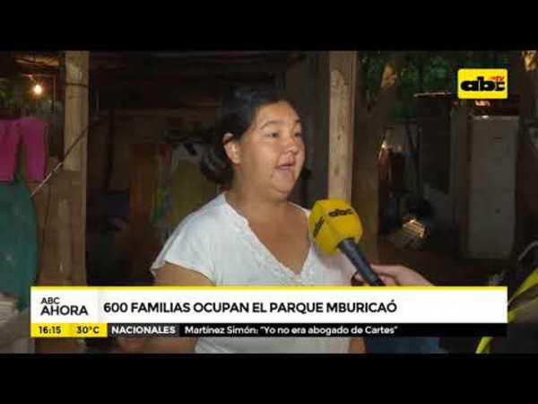 600 familias ocupan el parque Mburicaó - Tv - ABC Color