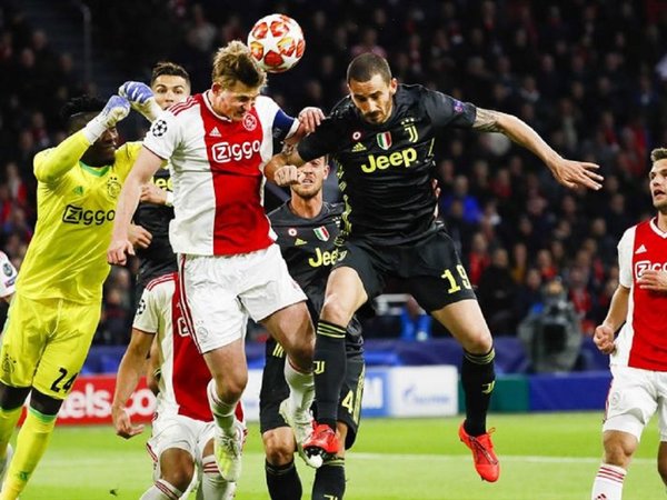 Juventus saca de Amsterdam un empate en la ida de cuartos