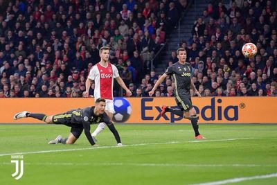 Juventus quitó un empate ante Ajax