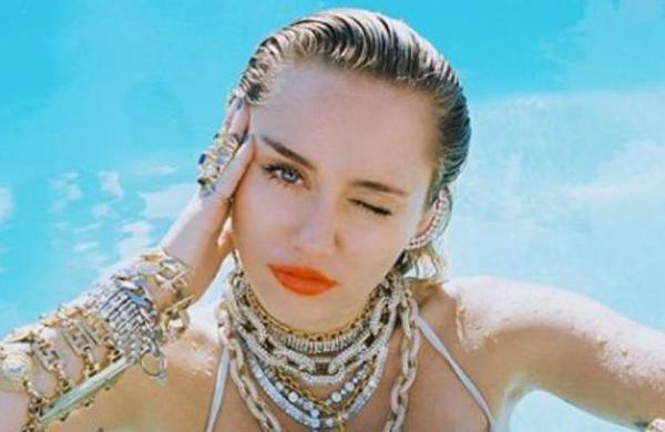 Miley Cyrus posó con la máscara de Kim Kardashian y aterró a sus seguidores - C9N