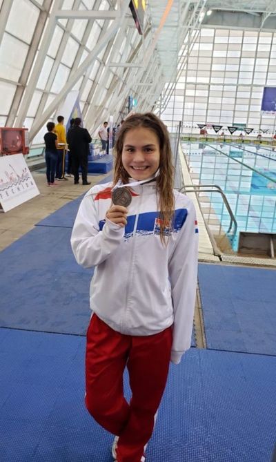 Paraguay sumó la presea de plata en natación