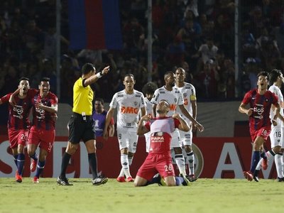 Un tremendo Ciclón se lleva por delante al Mineiro