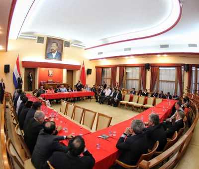 Anuncian unidad en bancadas coloradas - ADN Paraguayo