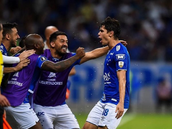 Cruzeiro, con paso perfecto, pasa a octavos llevado por triplete de Fred