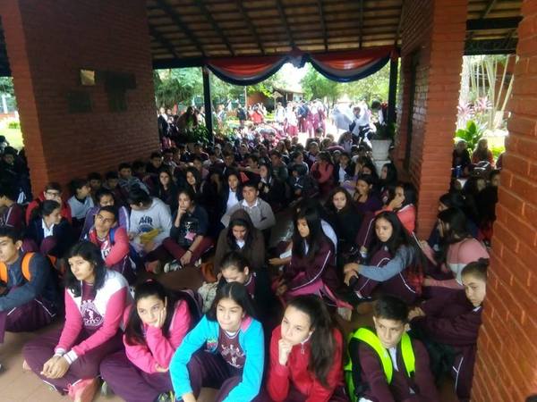 Los estudiantes de Villarrica protestan y advierten a Petta - ADN Paraguayo