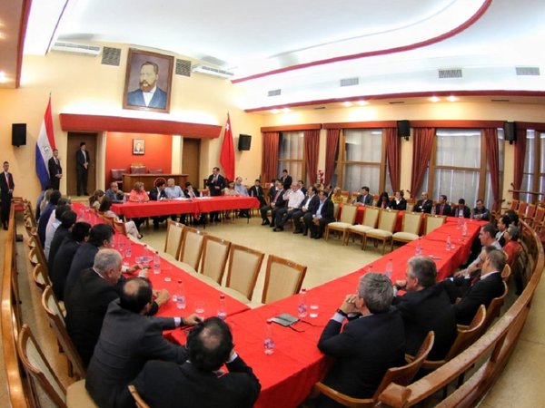 Senadores y diputados colorados se reunieron en busca de la unidad | Paraguay en Noticias