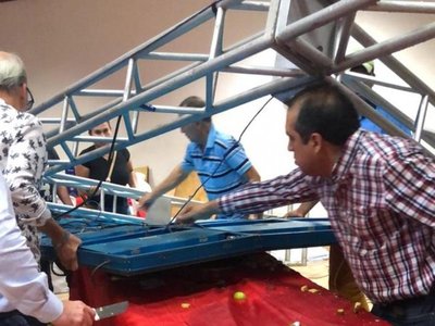 Toro se escapó y causó tremendo susto en la Expo Canindeyú