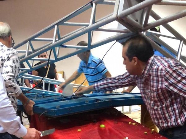 Toro se escapó y causó tremendo susto en la Expo Canindeyú