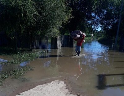 Viviendas y caminos inundados en Alto Chaco - Nacionales - ABC Color