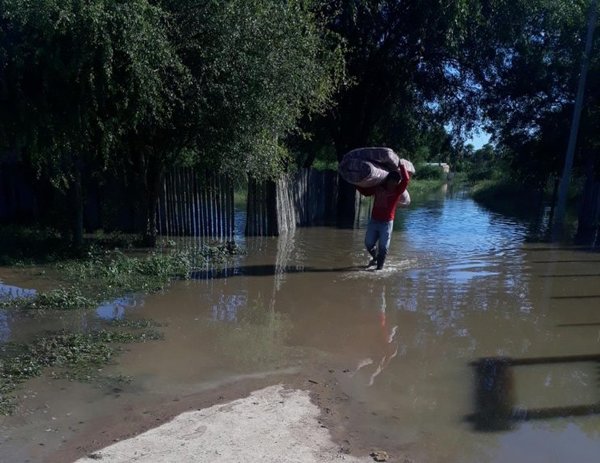 Viviendas y caminos inundados en Alto Chaco - Nacionales - ABC Color