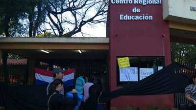 Toman Centro Regional de CDE por falta de docentes - ADN Paraguayo